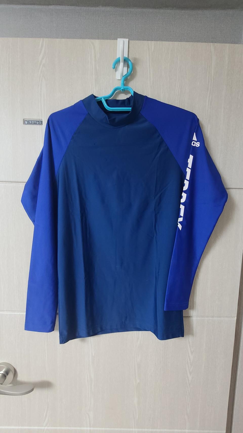 아디다스 레쉬가드