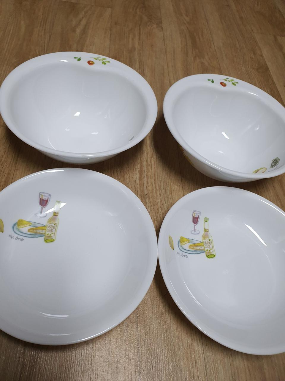 코렐 국그릇보다 더크고 더오목한 오목볼 찬기