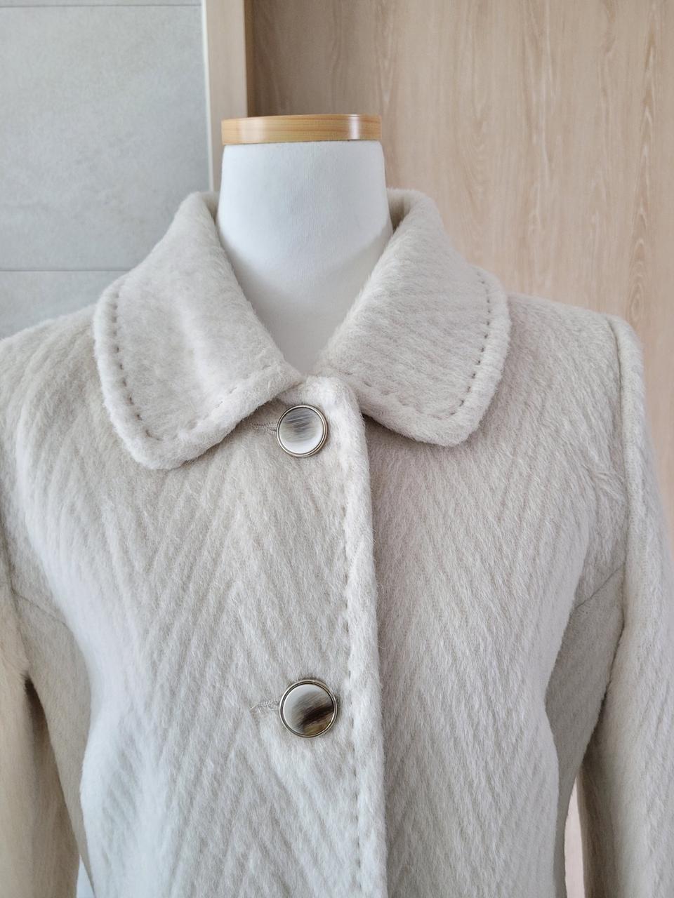 (새상품)울100%자개단추하프코트,반코트