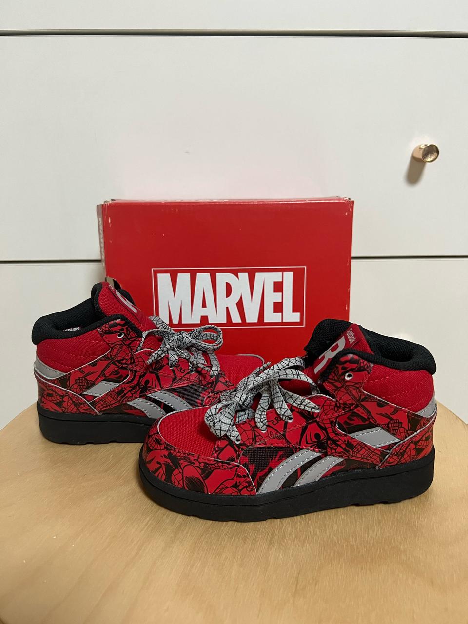 (새상품)리복 마블 콜라보 스파이더맨 키즈 운동화 150사이즈