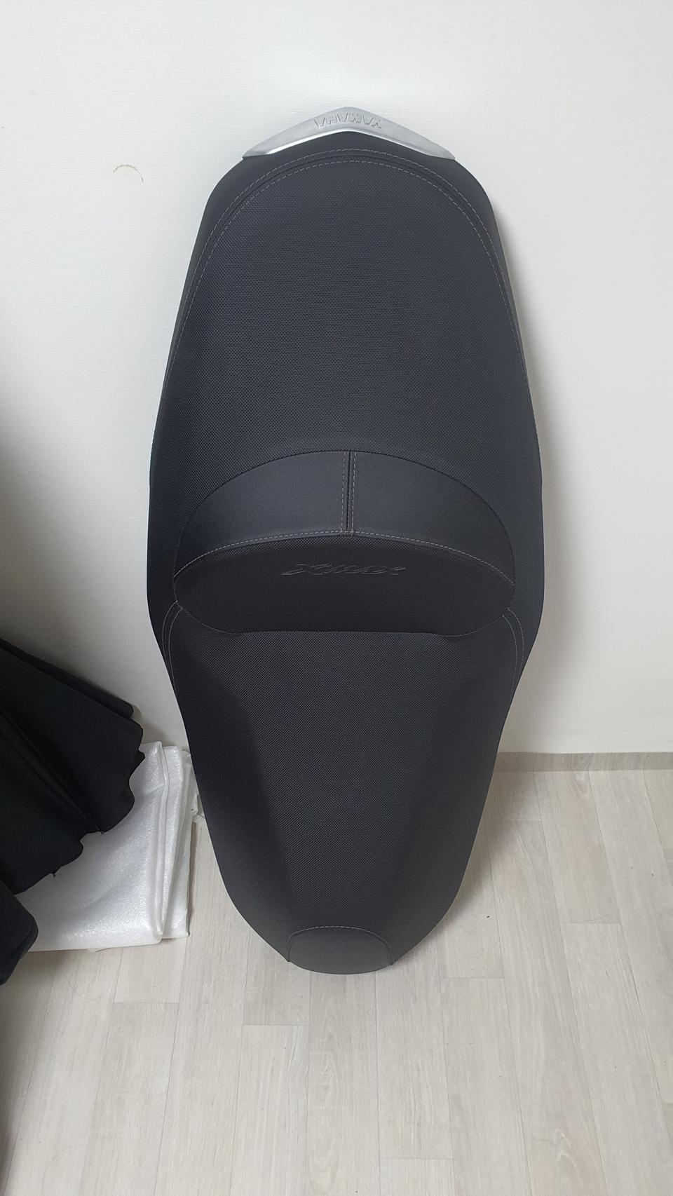 XMAX 순정 시트 21년식 판매합니다  (서울)