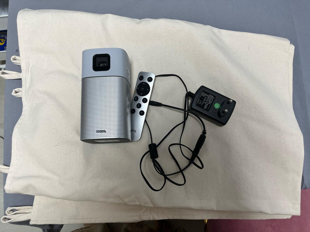 벤큐 GV1 빔프로젝터 + 패브릭 스크린