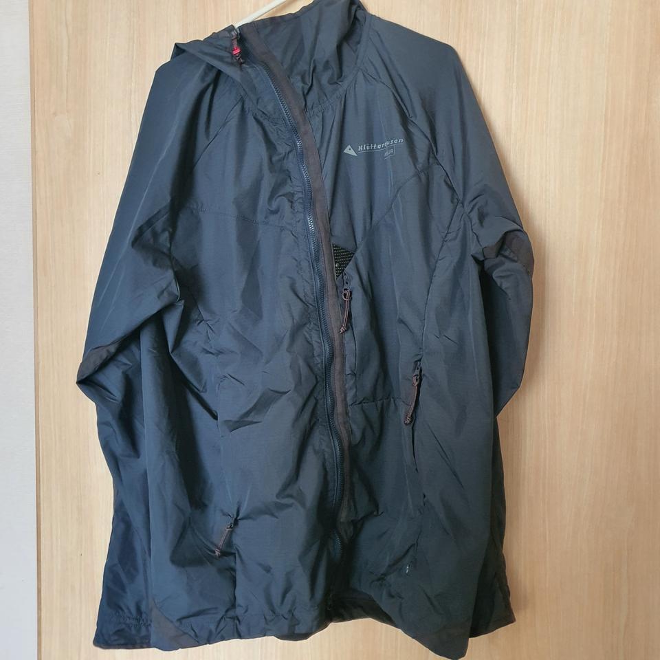 클라터뮤젠 안수르 후디드 윈드 자켓 M사이즈 판매합니다