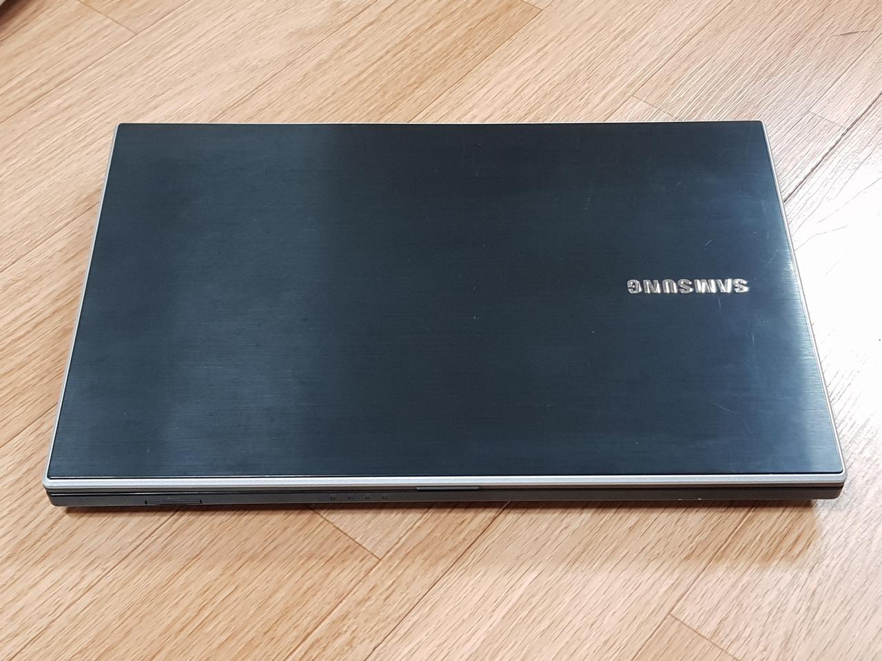 삼성노트북 nt300v5a 팝니다.