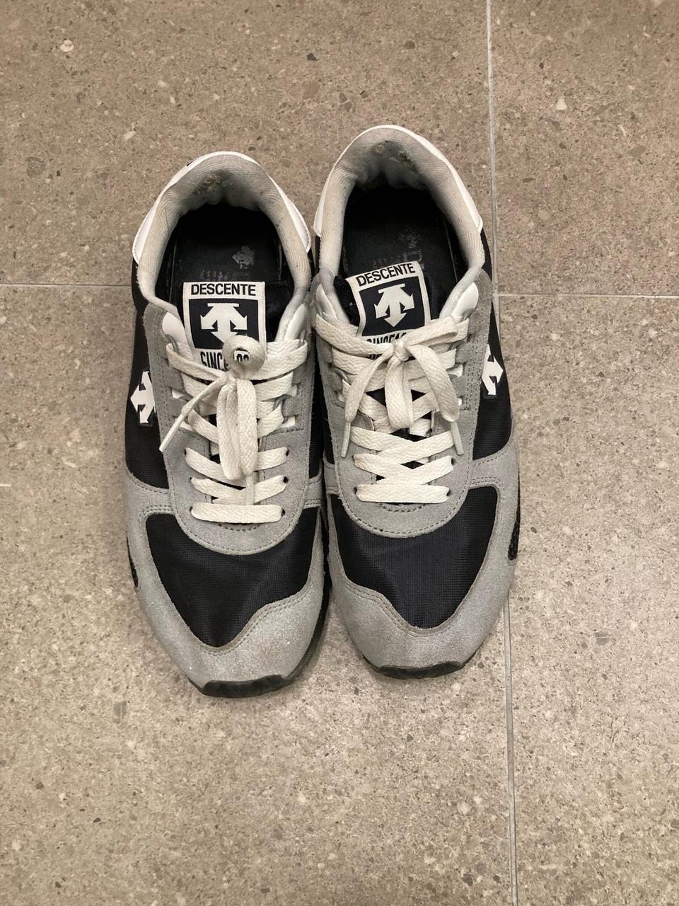 데상트 운동화 260사이즈