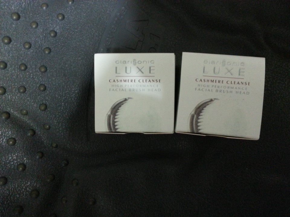 클라리소닉 브러쉬(럭스 페이셜) 2개 팝니다.