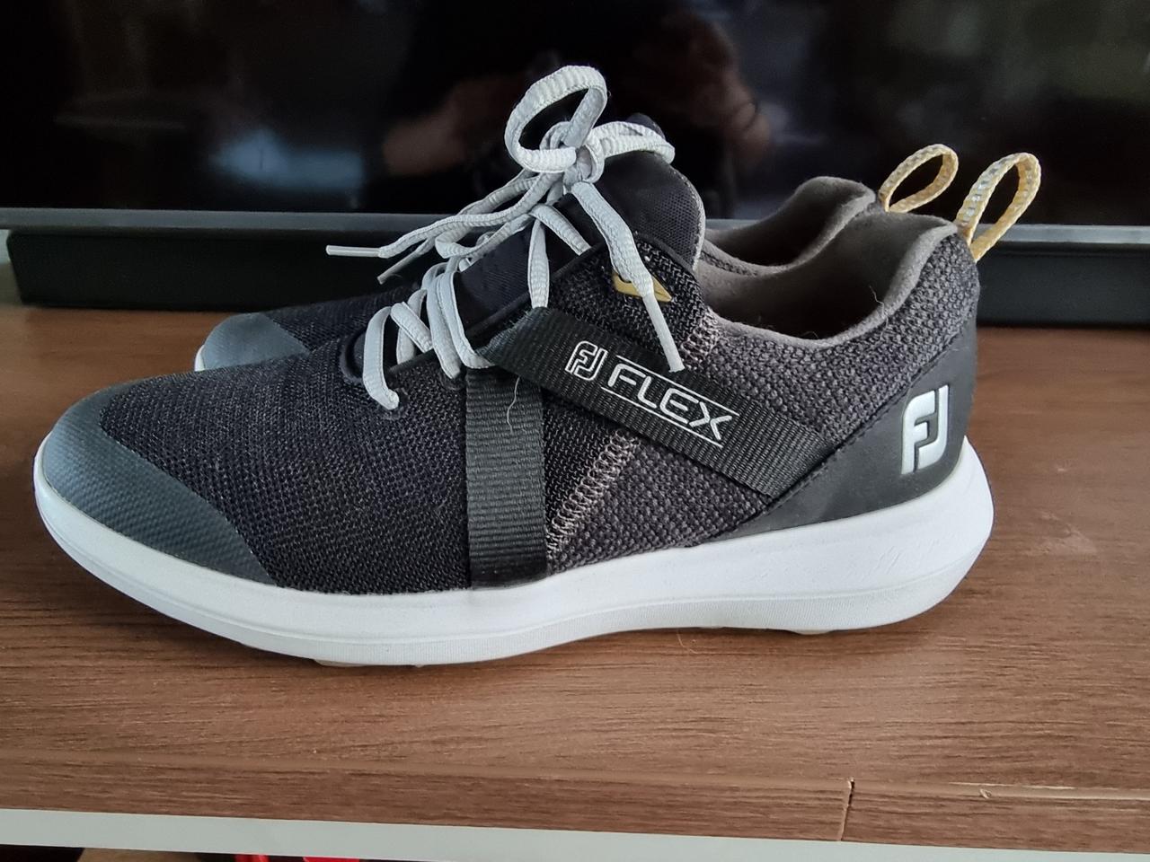 풋조이 스파이크리스 260