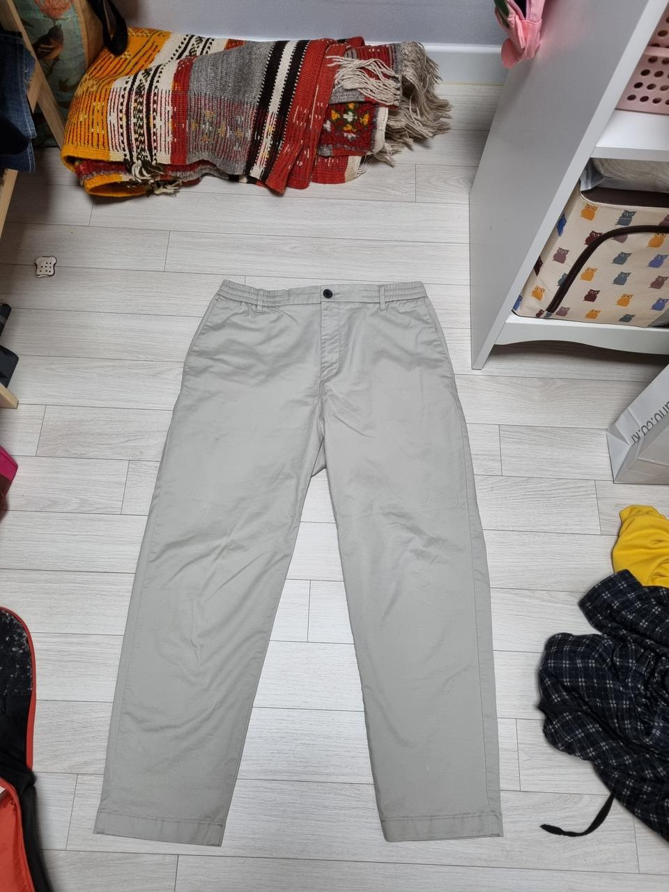 지오다노 크림색바지 카키색바지 일괄5천에 팝니다.