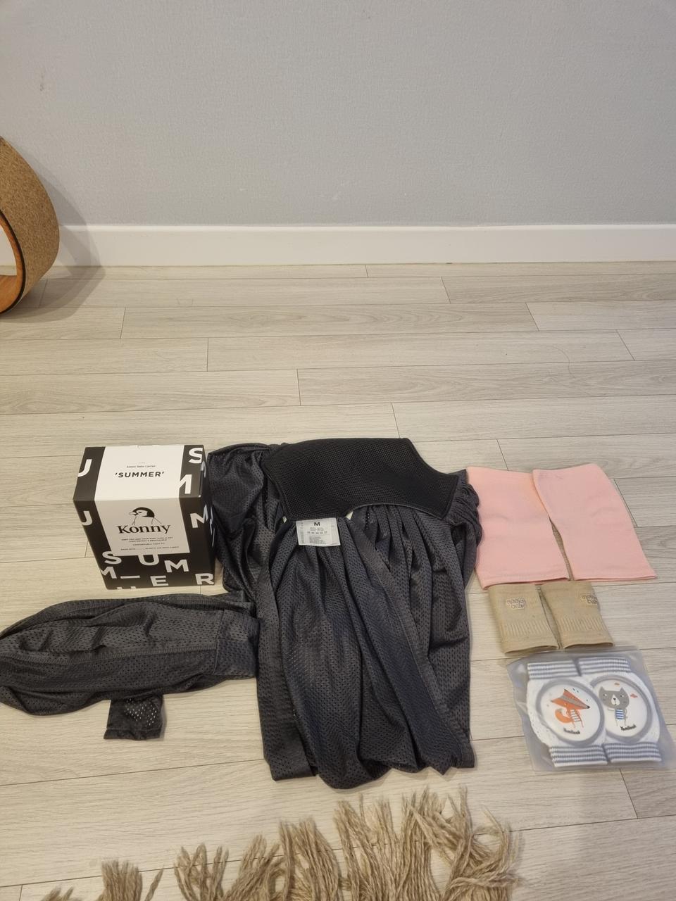 코니 아기띠 챠콜 팝니다.