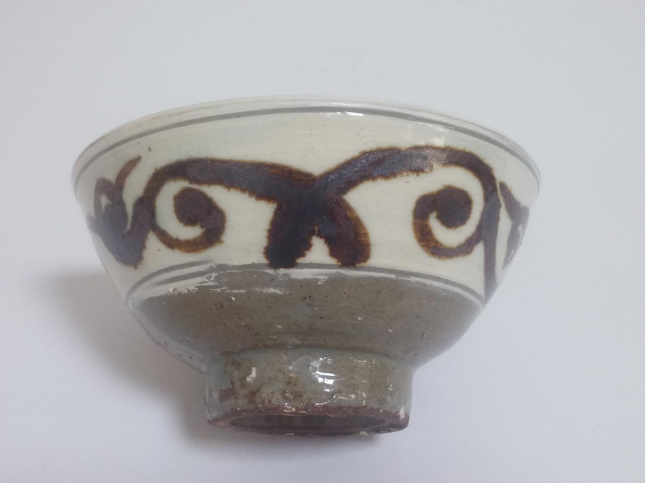 당초문 철화 분청 다완