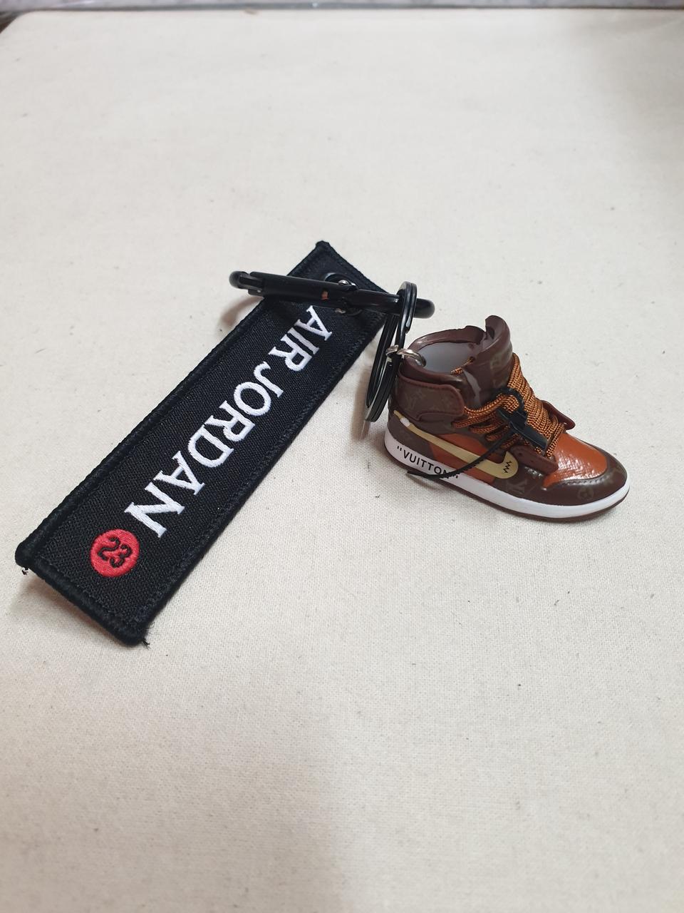 신발 키링 입니다