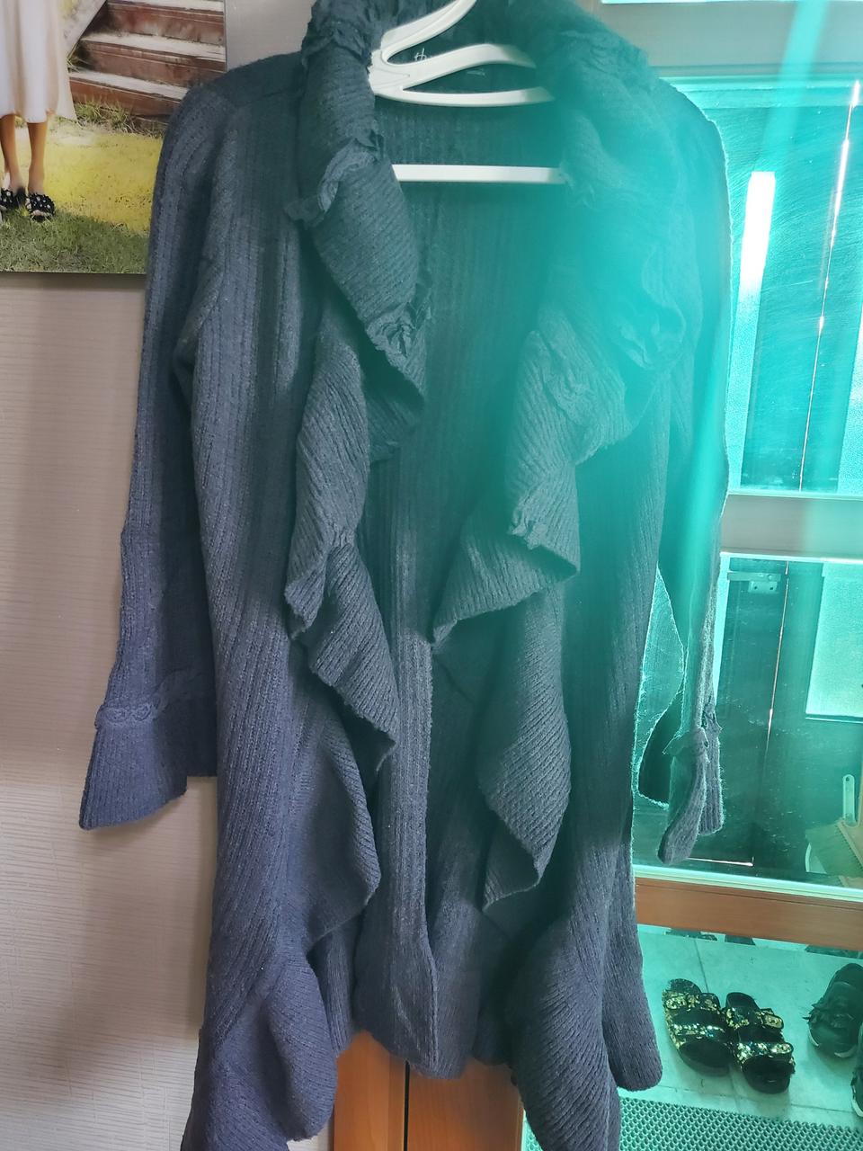 여성프릴니트가디건