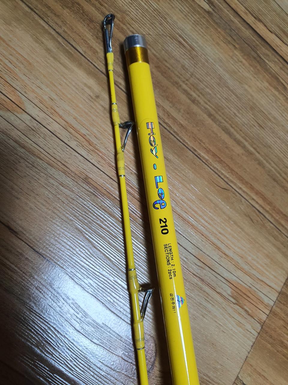 새 낚시대 전부 다 가져가세요. 그리고 가격 내립니다.