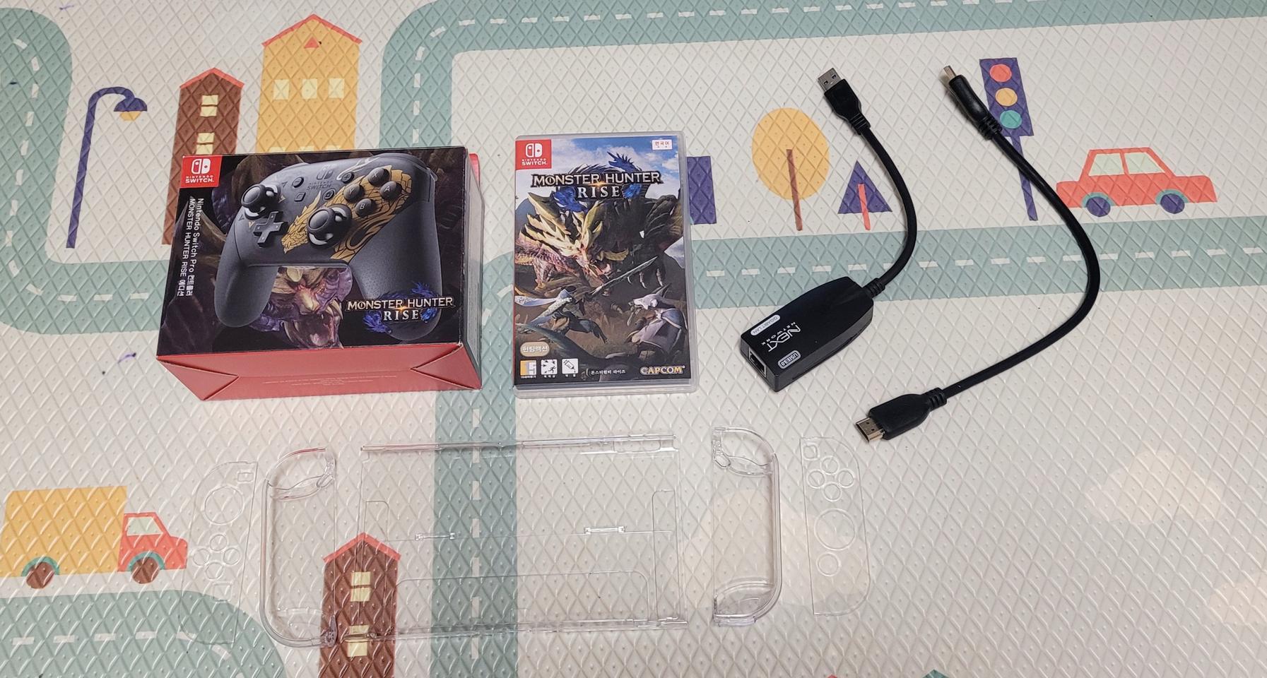 닌텐도스위치 프로콘, 몬스터헌터, 케이스등등 판매 합니다