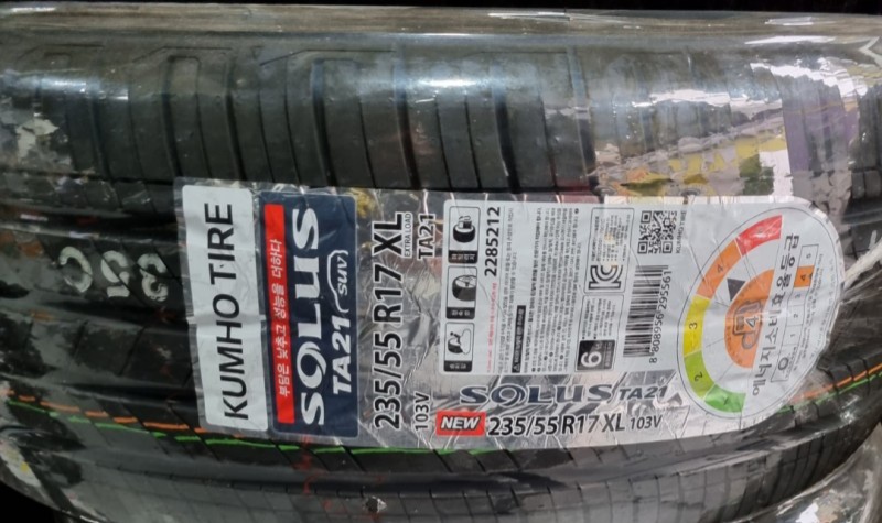 235 55 17 금호타이어 솔루스 TA21 사계절용 새타이어 판매합니다
