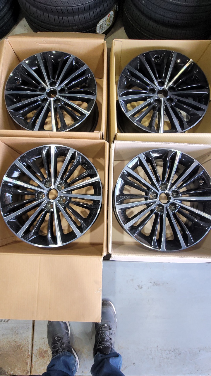 EQ900 순정 18인치 휠 팝니다