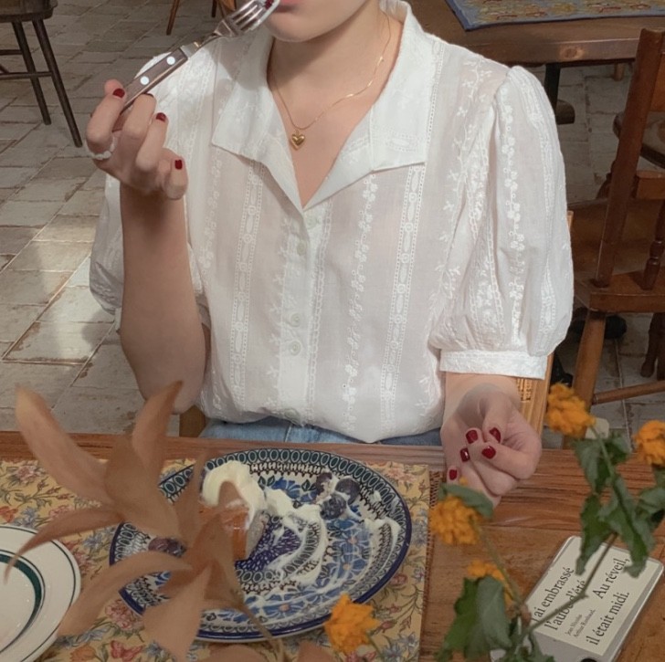 반팔 블라우스 셔츠 레이스 반팔 펀칭 자수 화이트