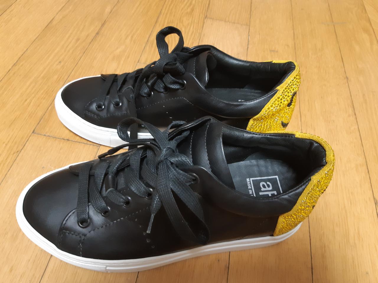 이태리제 스니커즈 소가죽운동화 무배(235mm)