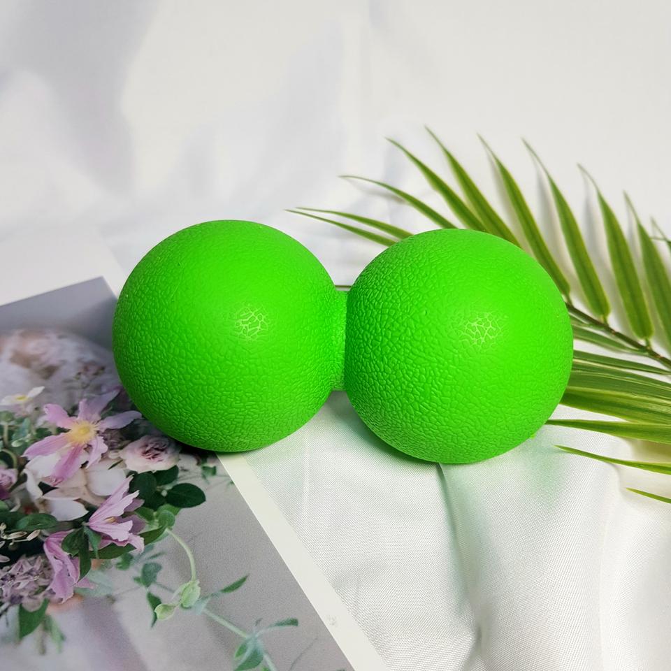 뭉친 근육을 풀어주는 2구짜리 땅콩 마사지볼