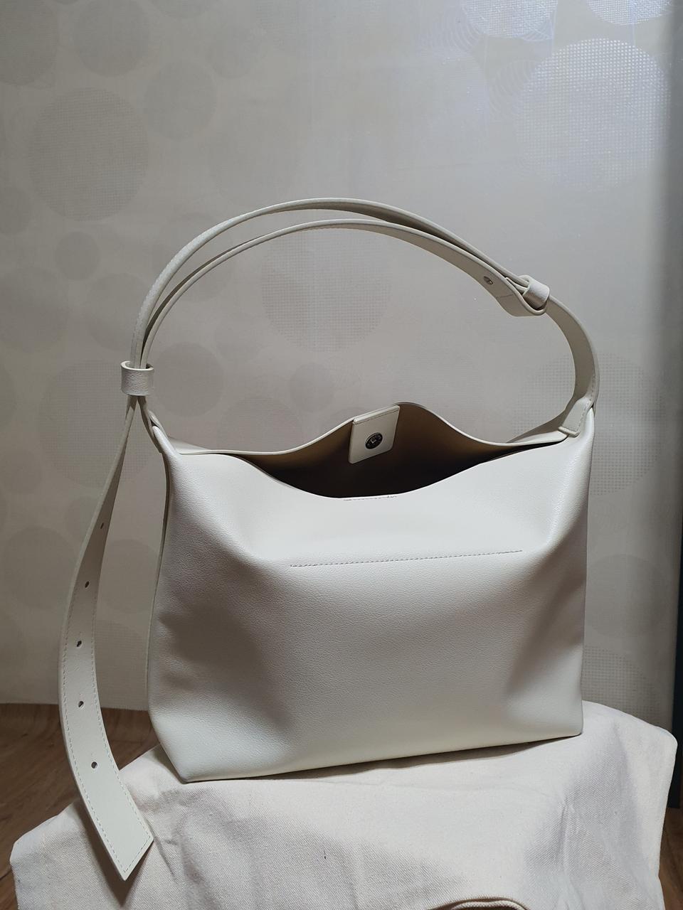 미착용새상품 아보네 가띠백 13만 지에스반택포(최저가16만)