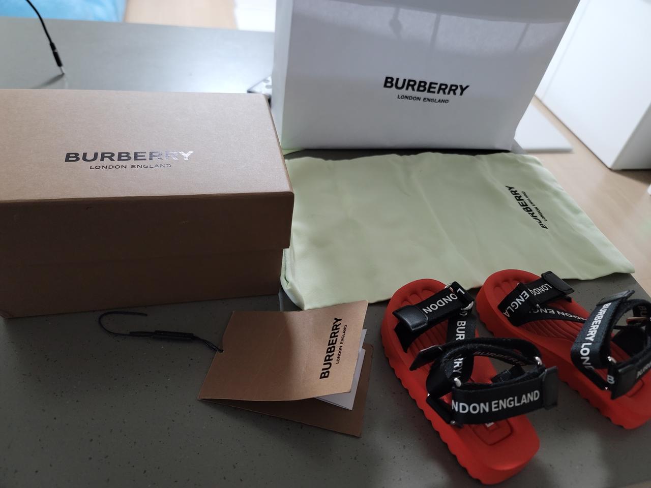 버버리샌들23사이즈