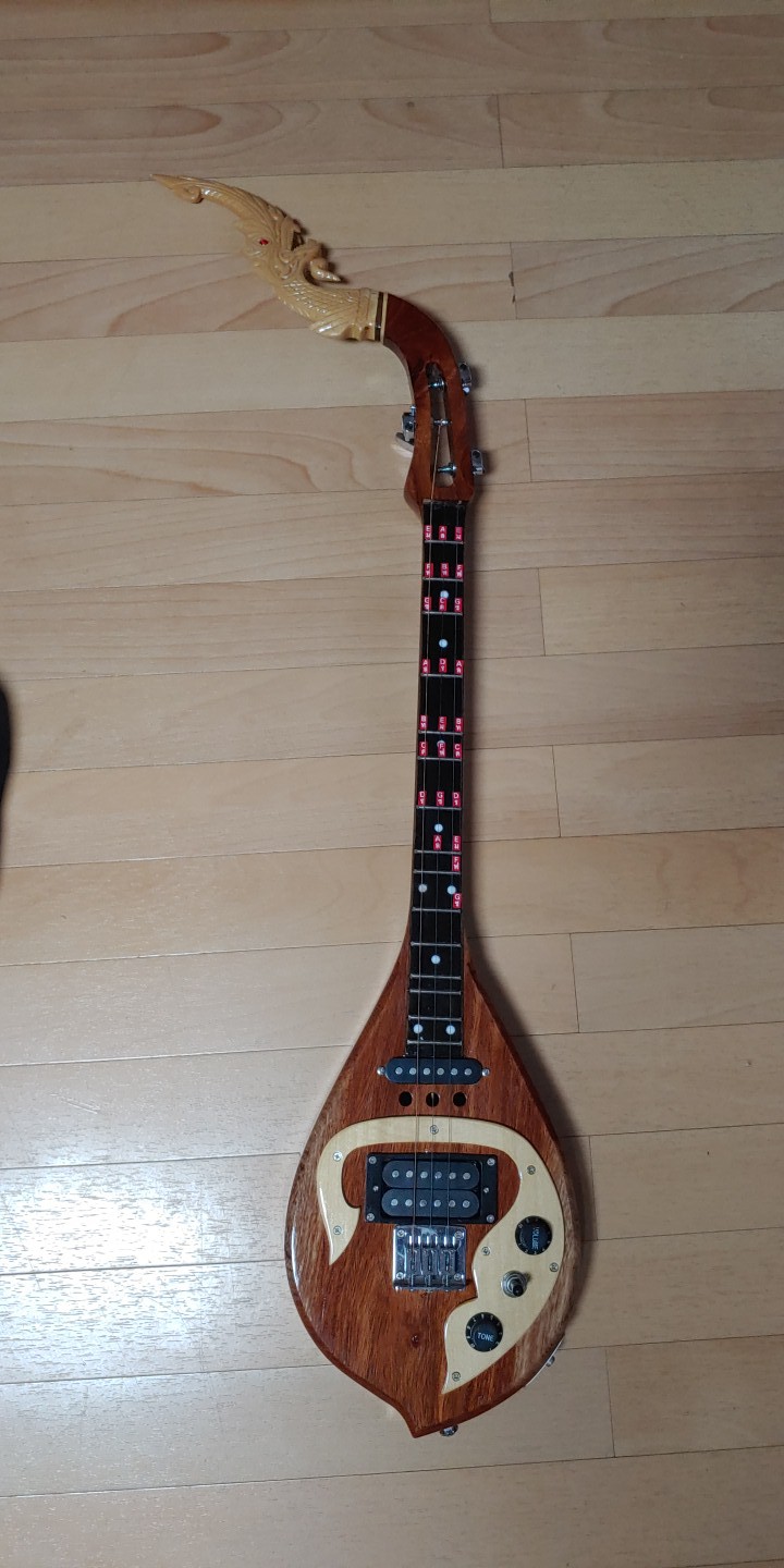 엠프기타3줄.어떤용도인지모름