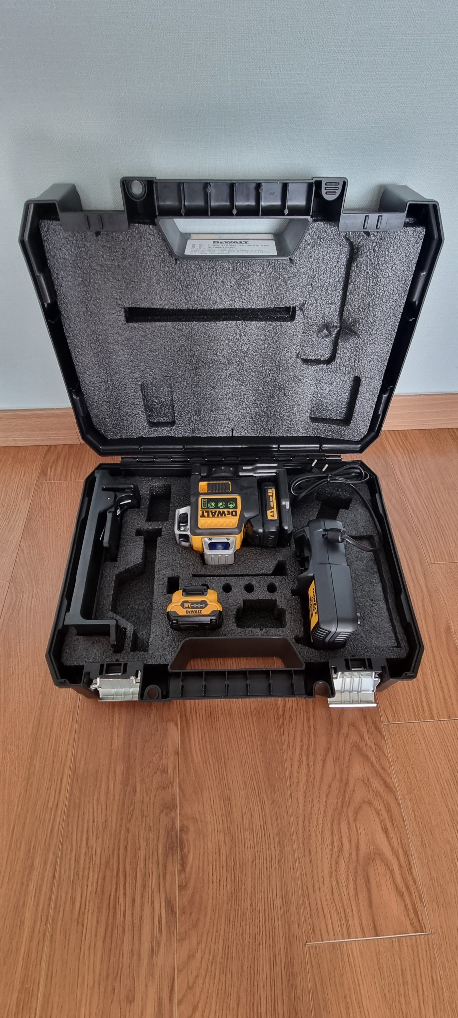 디월트그린레이저레벨기 DCE089D1G-KR