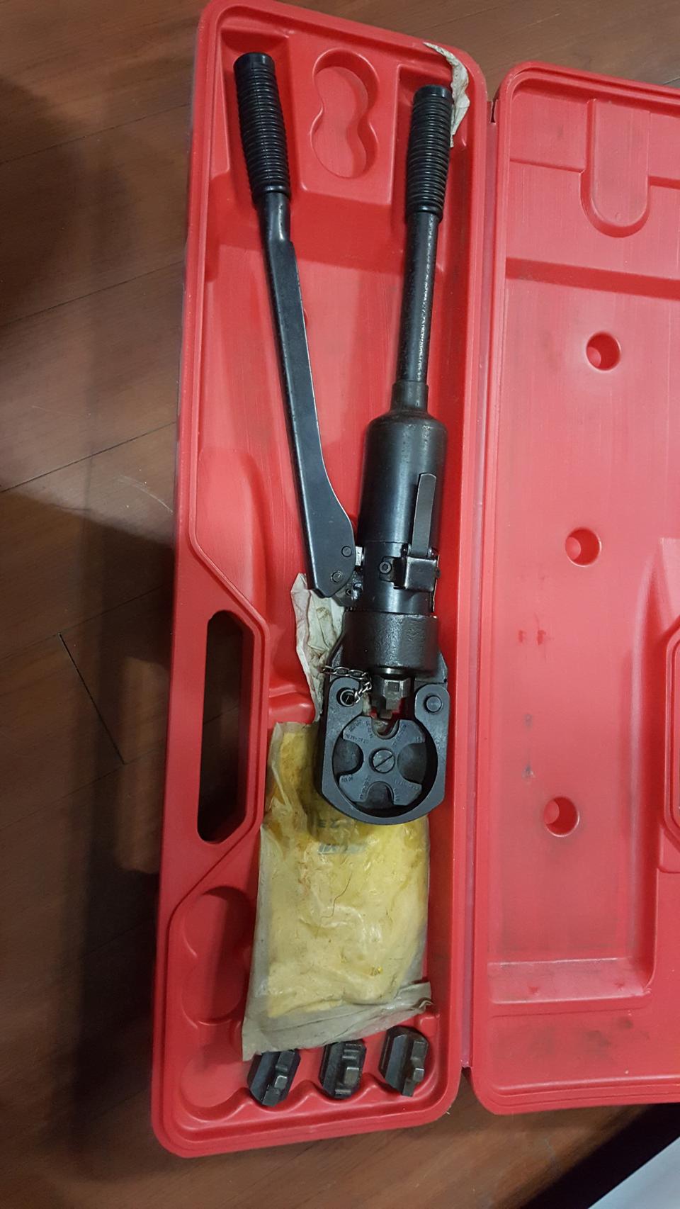 이즈미 유압터미널 압착기 팝니다