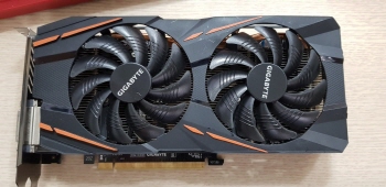 기가바이트 RX580 8G 그래픽카드 (깔끔한제품)