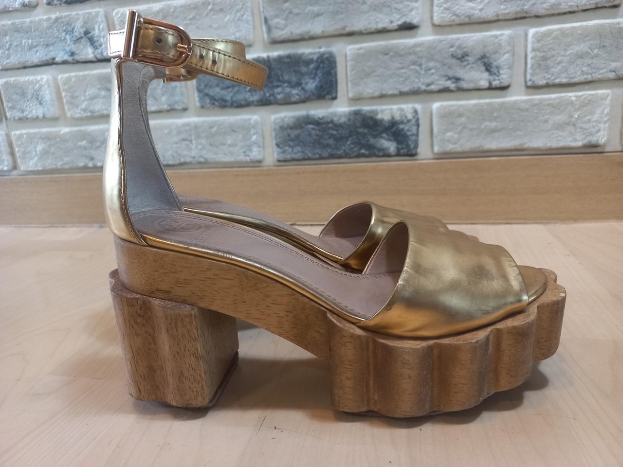 토리버치 통굽 샌들 6 5(230~235)