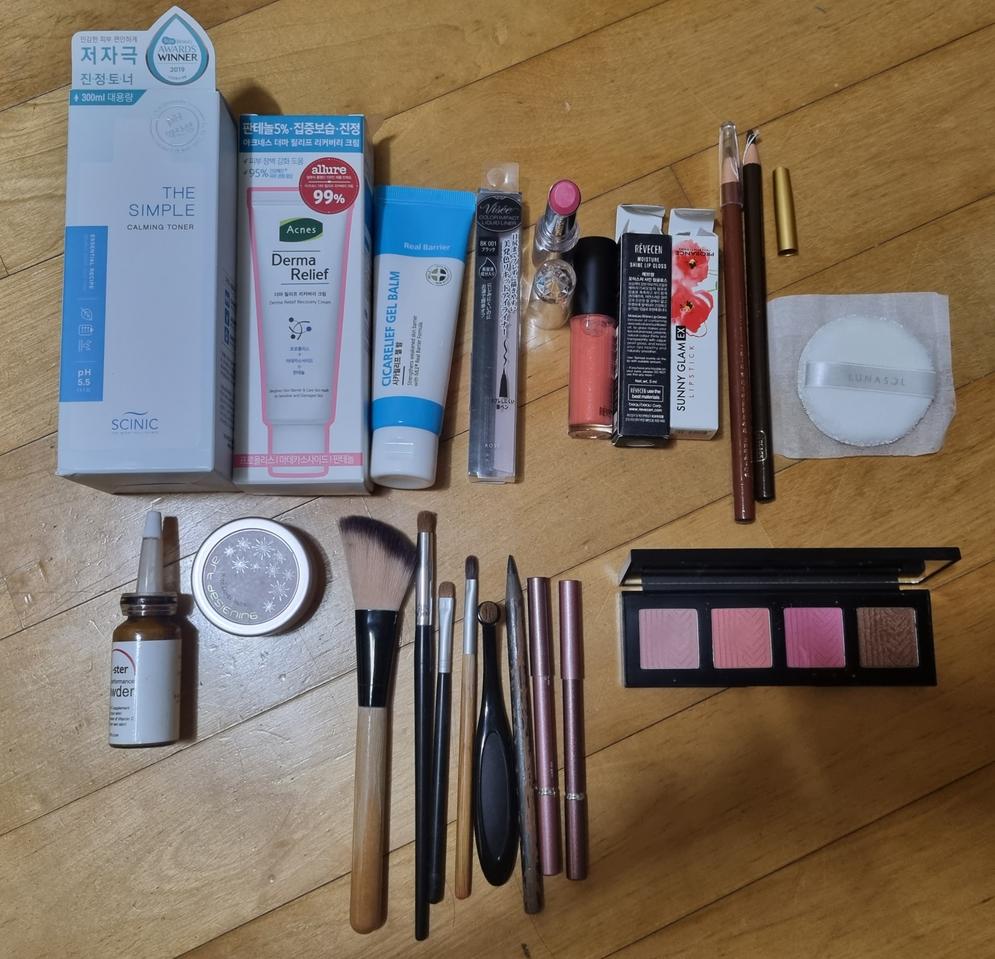 화장품일괄 토너 크림 젤밤 비타민가루 아이브로우 색조 아이쉐도우 브러쉬