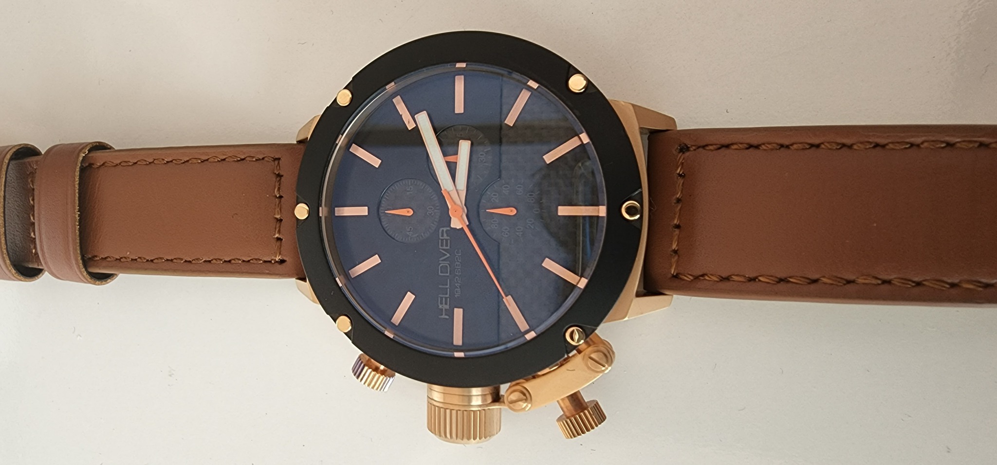 헬다이버 정품 실착2회후 판매합니다.