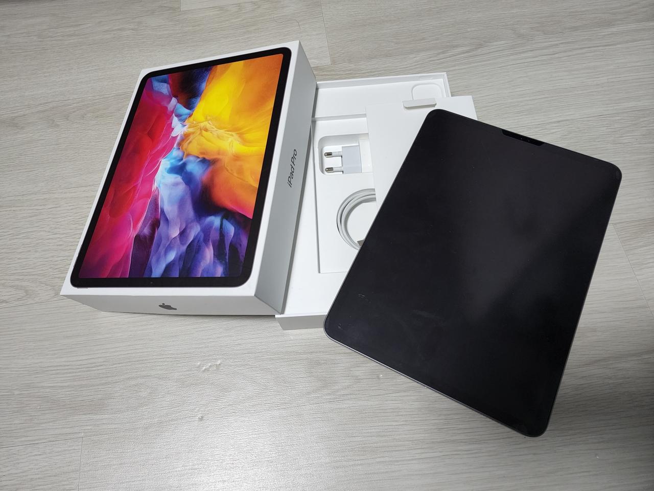 아이패드프로4세대 11인치(2세대)256gb+스그