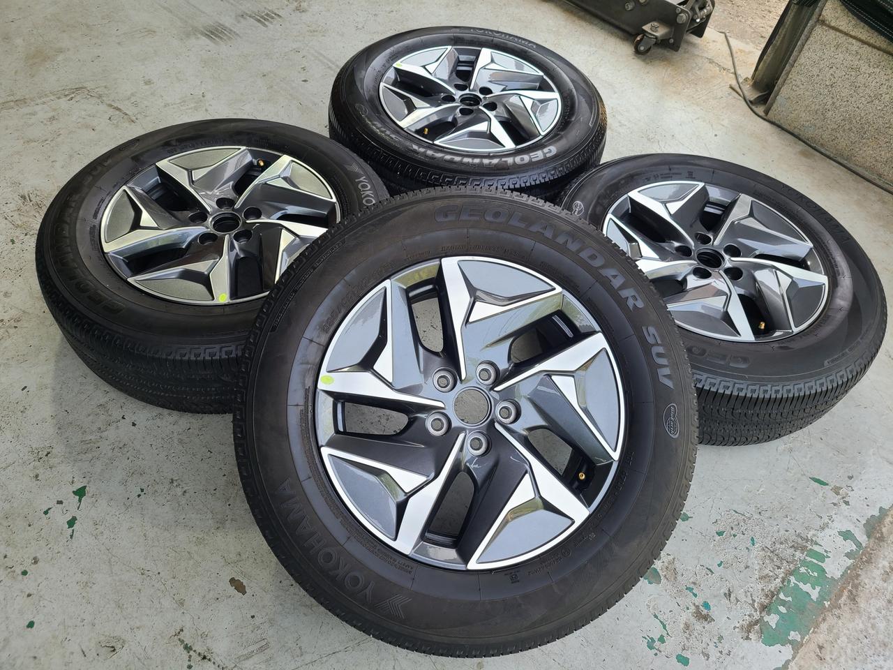 쏘렌토 17인치 2356517 휠타이어 팝니다