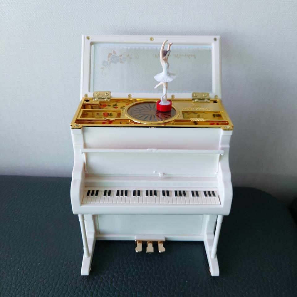 예쁜 피아노 발레리나 새 오르골입니다