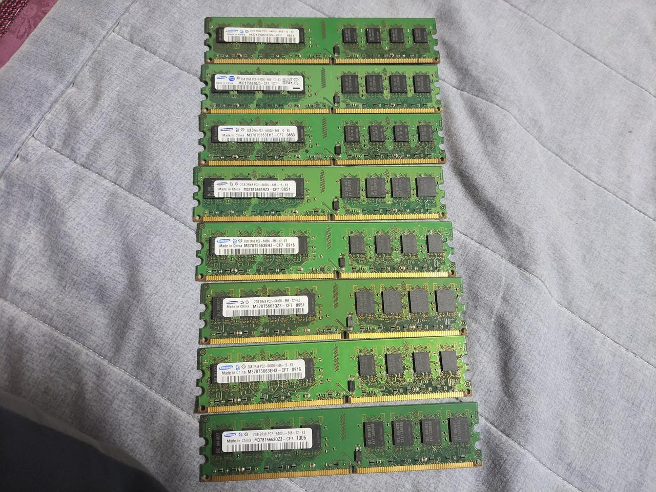 ddr2 2기가 총8개있구요 개별판매 합니딘