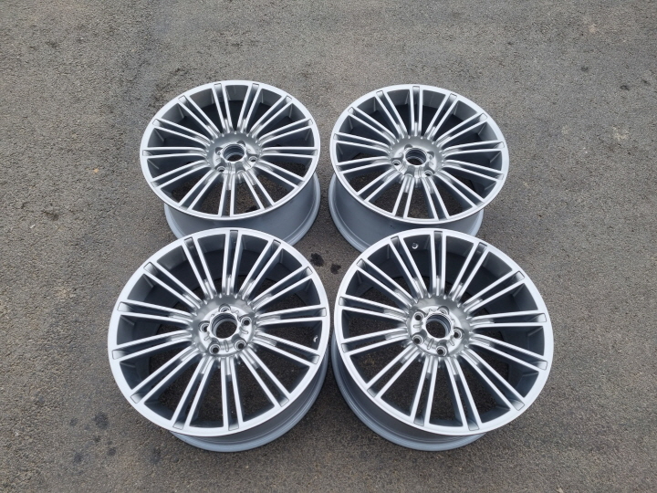 벤틀리 컨티넨탈 GT 20인치 순정 단조 휠 판매 합니다