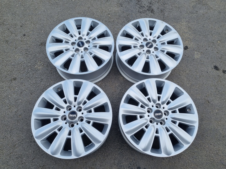 BMW 미니 컨트리맨s 18인치 순정 휠 판매 합니다