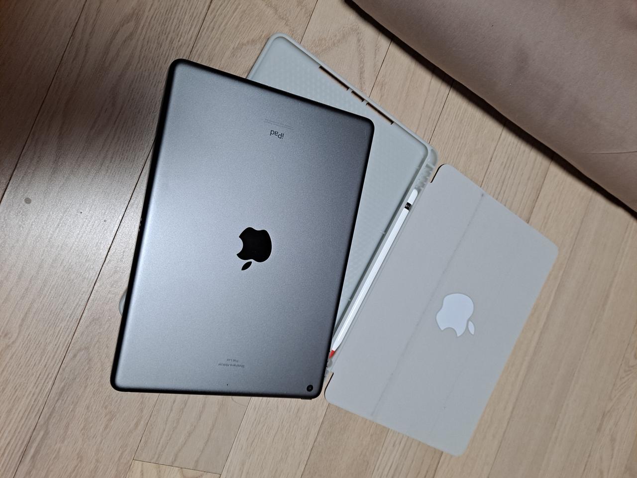 아이패드8세대 wifi 128g 애플펜슬1세대 스페이스 그레이 팝니다