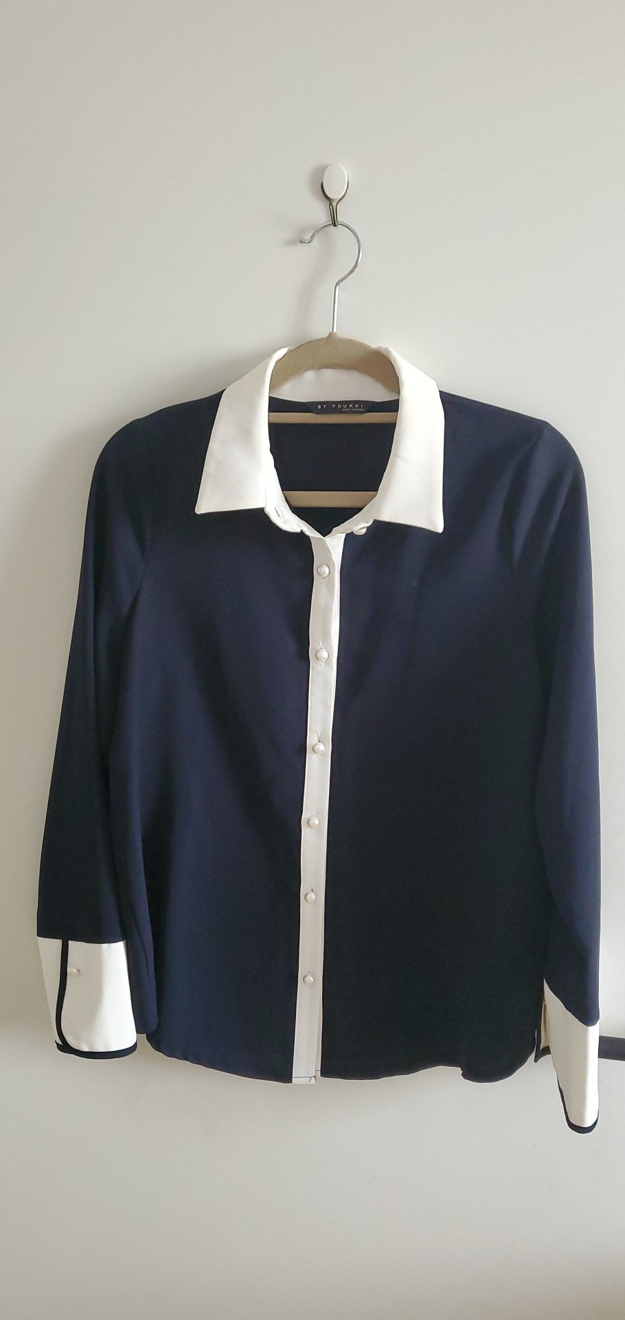 진주단추 블라우스