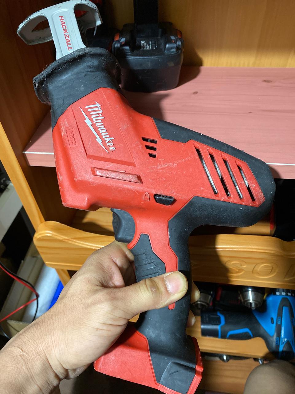 밀워키 충전 컷소