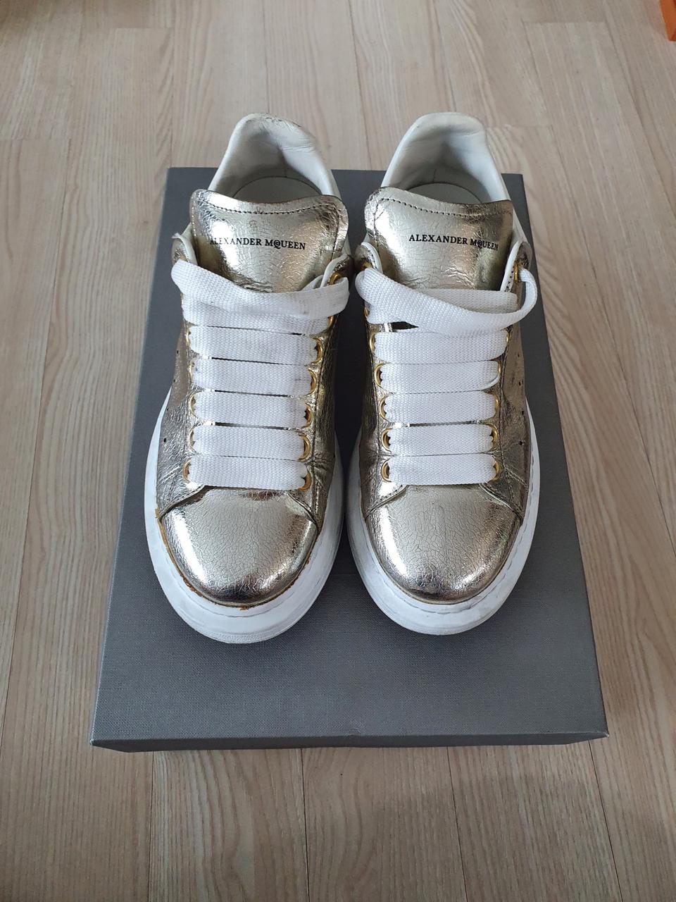 알렉산더맥퀸.37.5사이즈