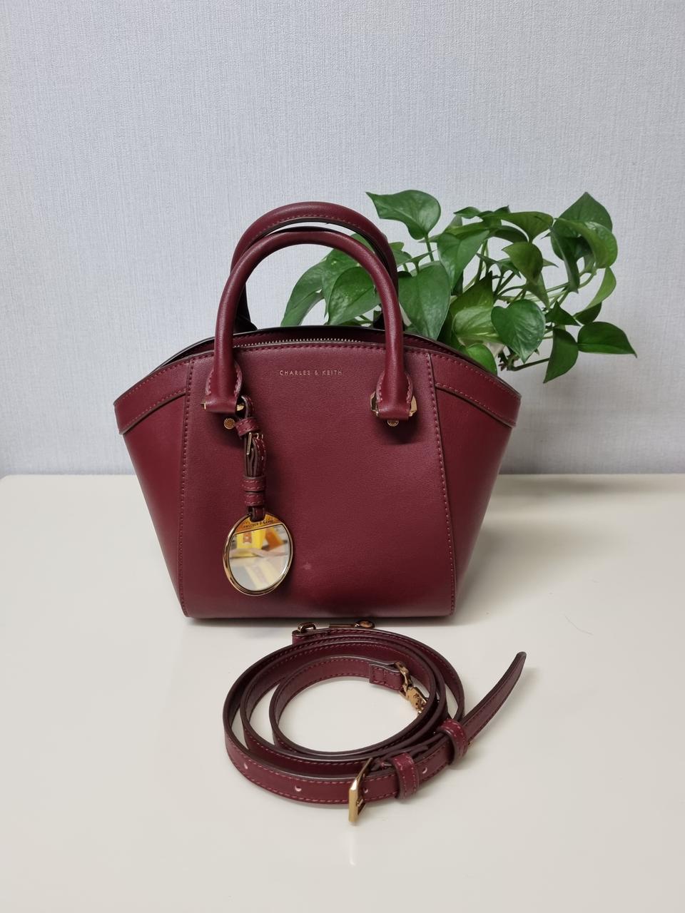 천연가죽  토트 & 크로스가방  CHARLES &KEITH