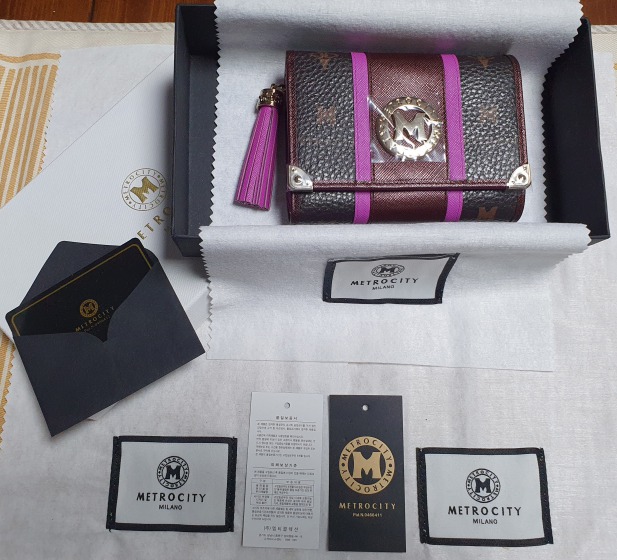 메트로시티 여성중지갑 정품/새제품