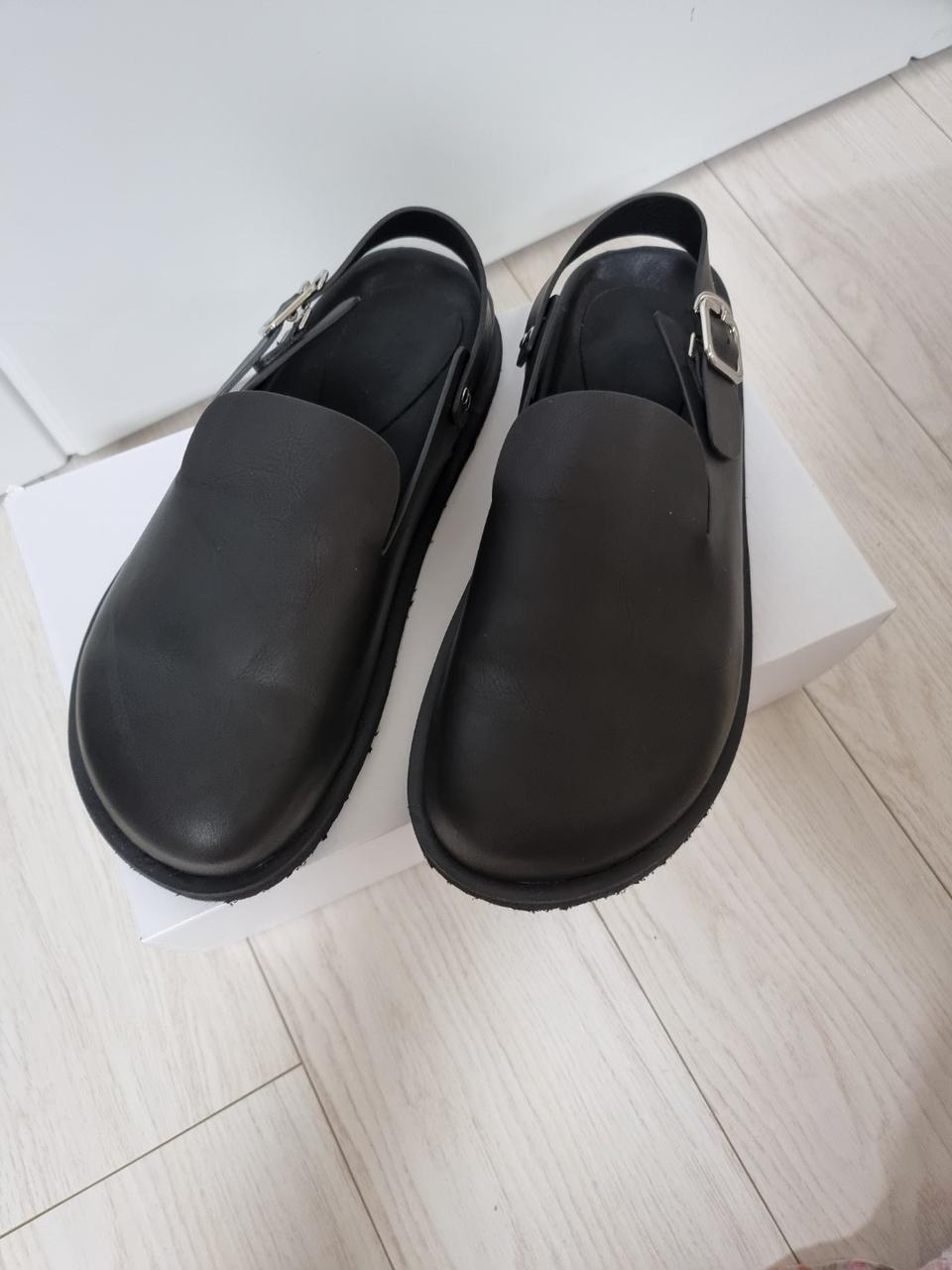 라운드 토 블로퍼샌들 판매합니다. (245사이즈)