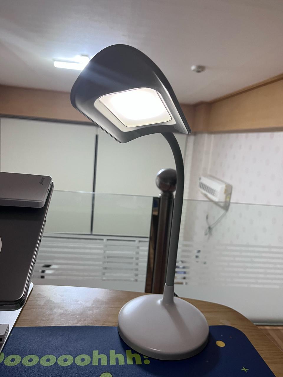 table stand light