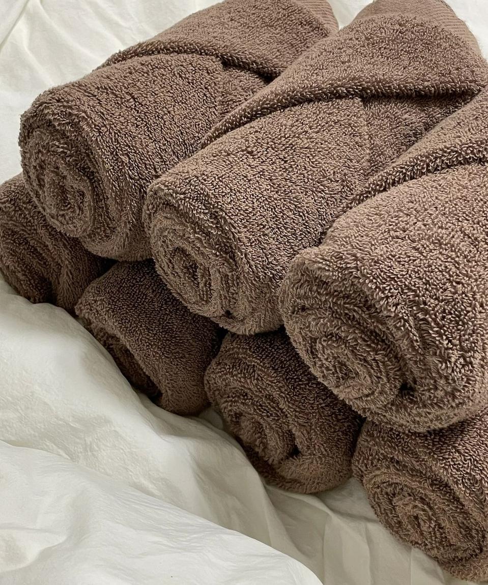 몇년을 써도 줄어 들지 않는 톡톡한 재질의 수건 입니다 브라운 1