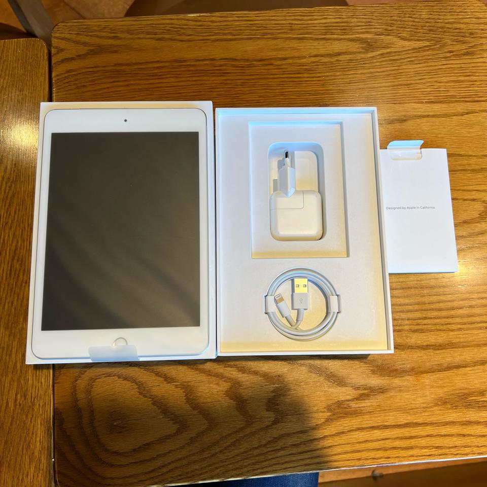 [리퍼 미개봉] 아이패드 미니5 셀룰러 실버 256 박스풀셋