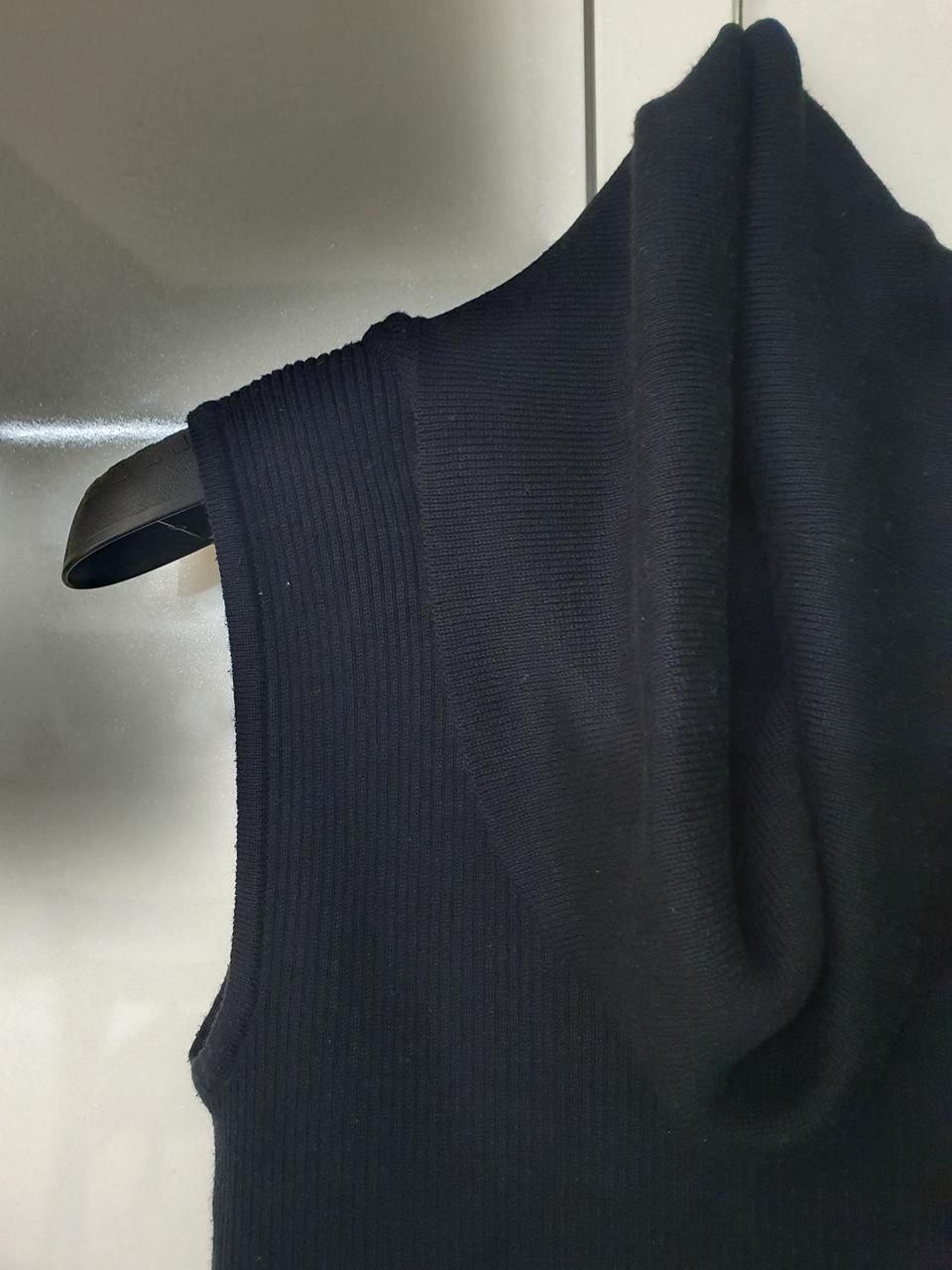 (중고) 로엠 Roem 넓은 목폴라 나시 니트 66