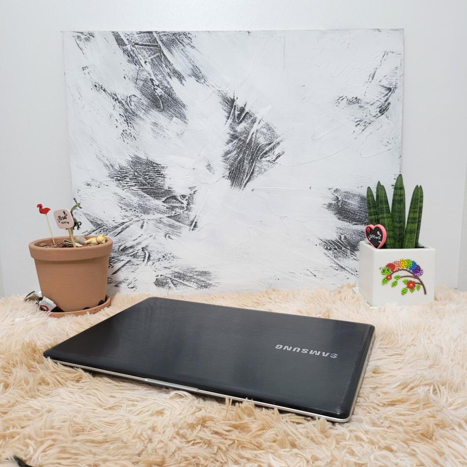 삼성(15.6인치) 블랙색상 풀HD고화질 5세대 노트북 판매합니다.